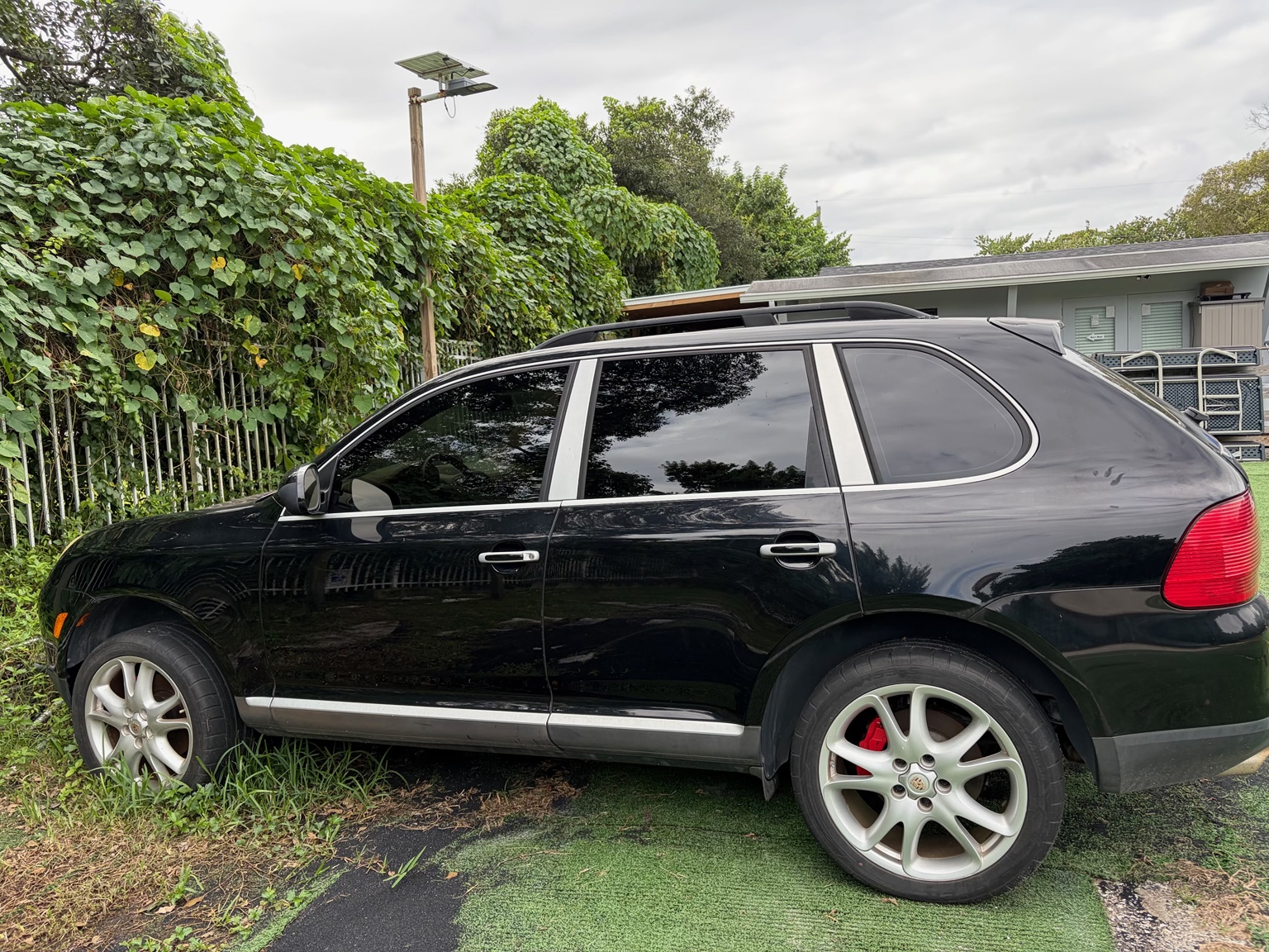 2004 Porsche Cayenne S side view